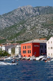 Pogled s mora na hotel  - The view of the hotel from the sea.jpg